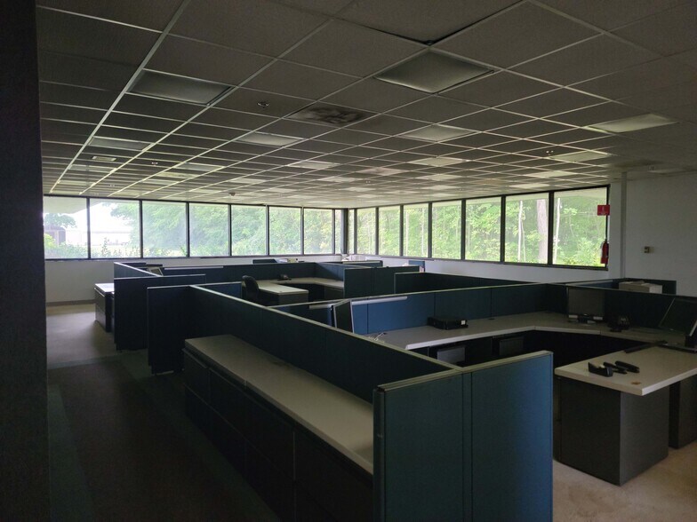 More Photos Of 917 Liechty Rd, Berne Office For Lease