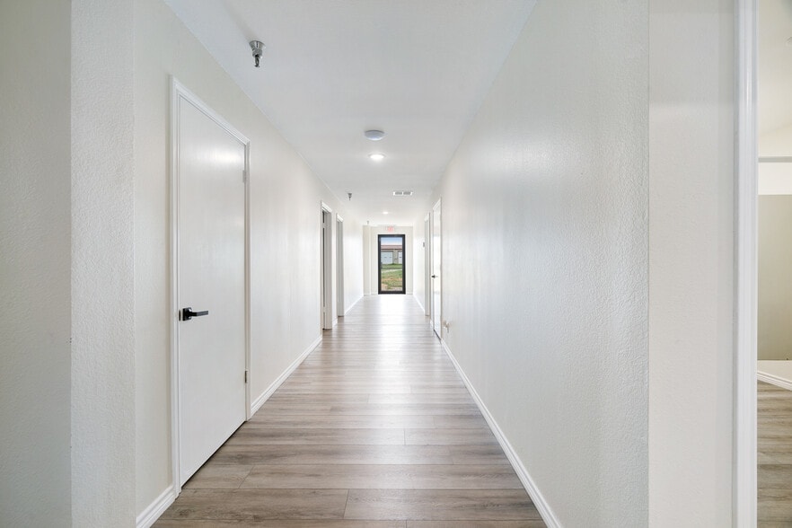 More Photos Of 3790 Lamar Ave, Paris Warehouse For Sale