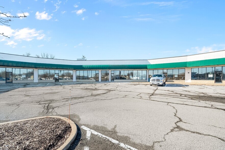 More Photos Of 1-125 Plaza Dr, Fairview Heights Storefront For Lease