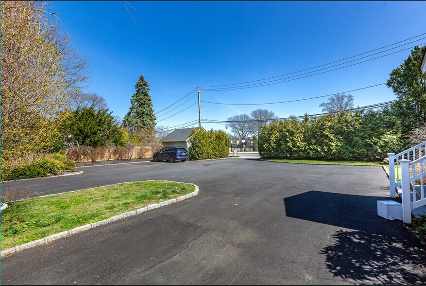 More Photos Of 188 W Main St, Oyster Bay Medical For Sale