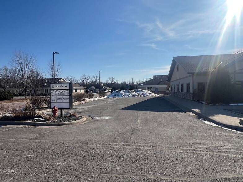 More Photos Of 121 Saint Andrews Ct, Mankato Medical For Lease