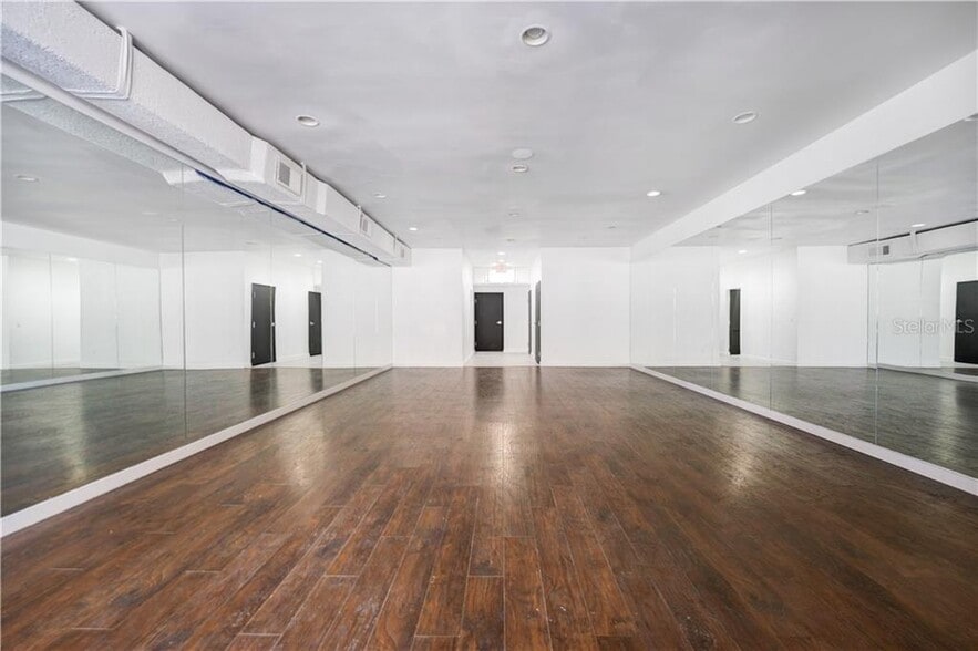 More Photos Of 1313 Edgewater Dr, Orlando Storefront For Lease