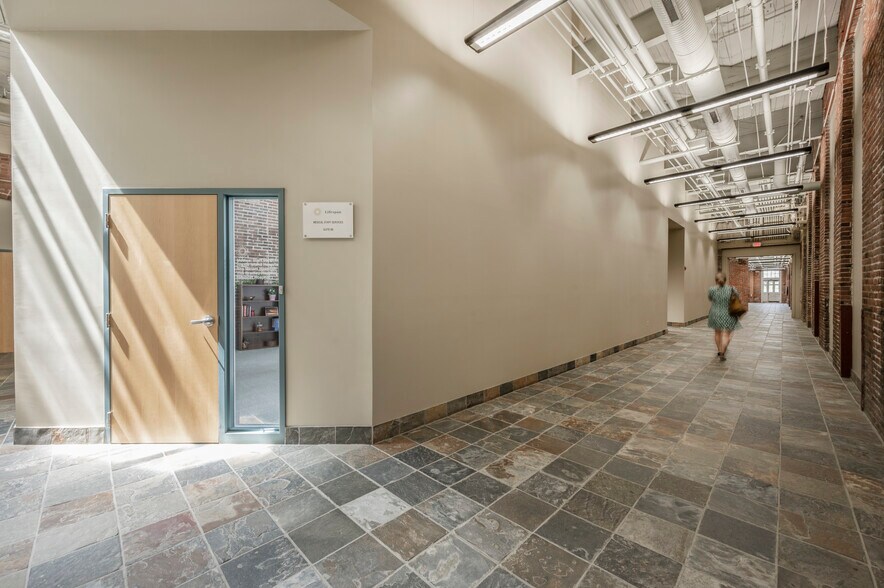 More Photos Of 146-148 W River St, Providence Medical For Lease