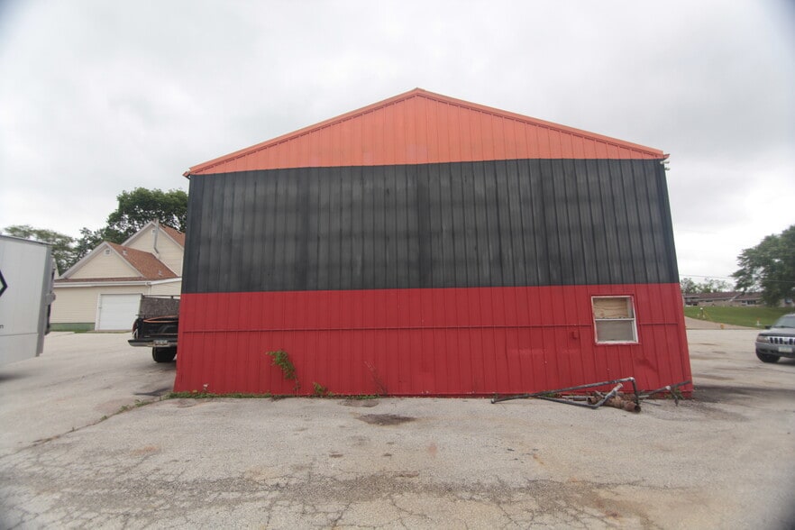 More Photos Of 4706 12th St, Rock Island Auto Dealership For Sale
