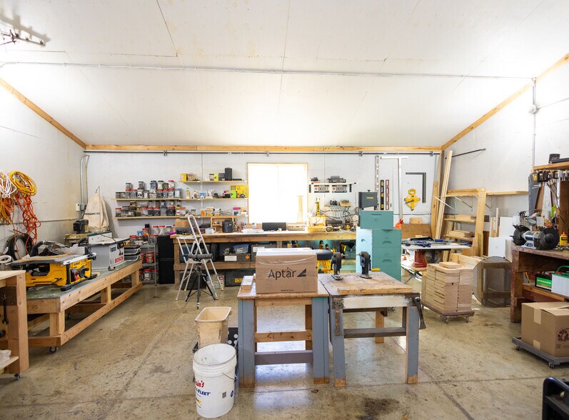 More Photos Of 6209 Cassidy Rd, Mineral Point Light Manufacturing For Sale