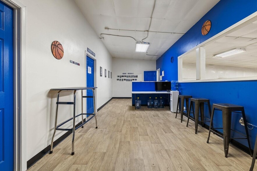 More Photos Of 2520 SE 20th Ave, Minot Self Storage For Sale