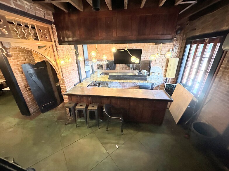 More Photos Of 1910 Magazine St, New Orleans Storefront Retail Residential For Lease