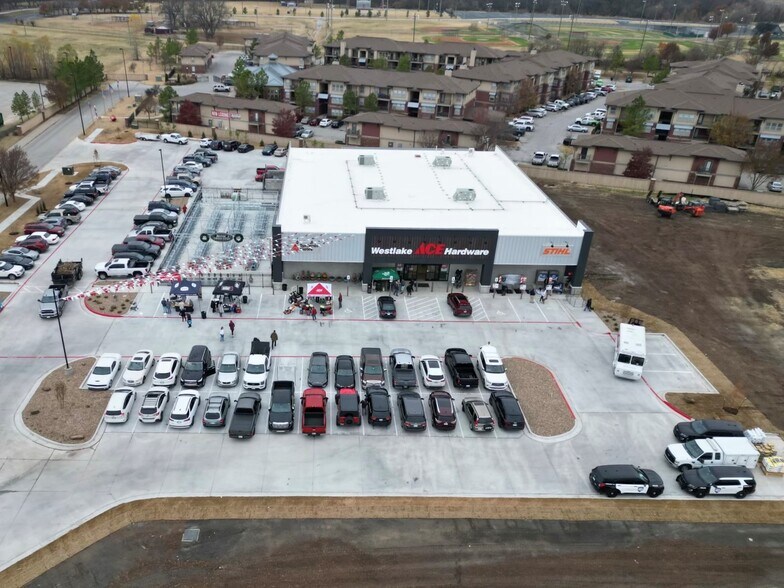 More Photos Of 679 W 101st Pl S, Jenks General Retail For Sale