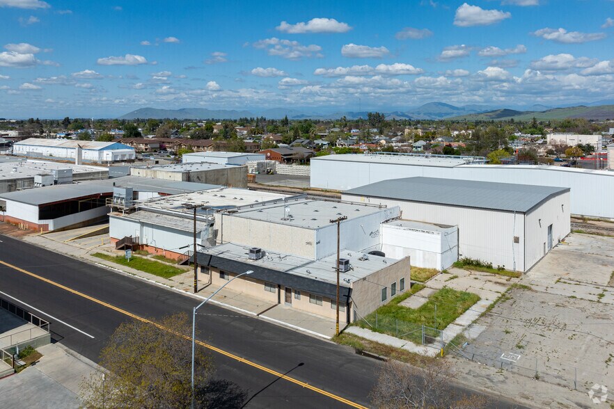More Photos Of 200 N Uruapan Way, Dinuba Warehouse For Sale