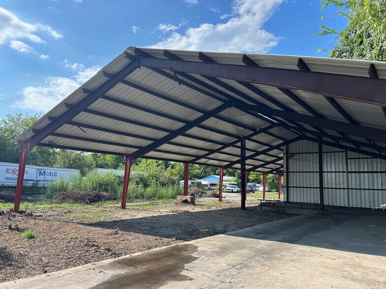 More Photos Of 15023 Main St, Houston Warehouse For Lease