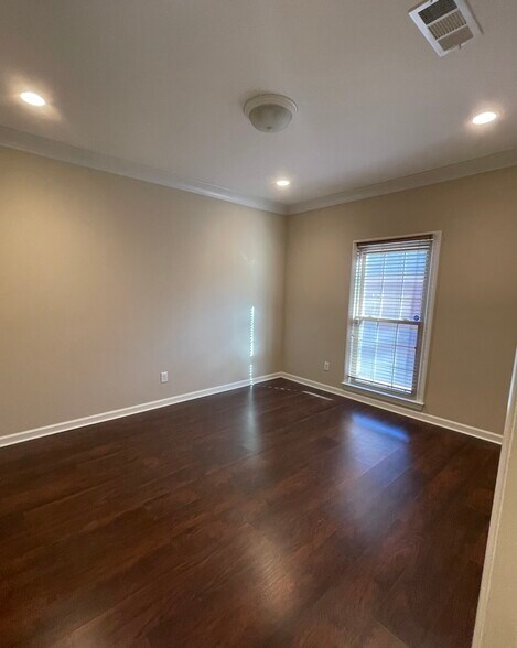 More Photos Of 540 SE Powder Springs St, Marietta Office Residential For Lease