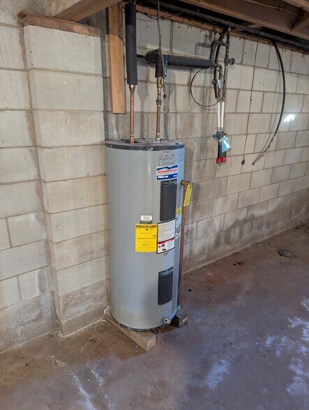 More Photos Of 340 Elm St E, Canova Sports And Entertainment For Sale