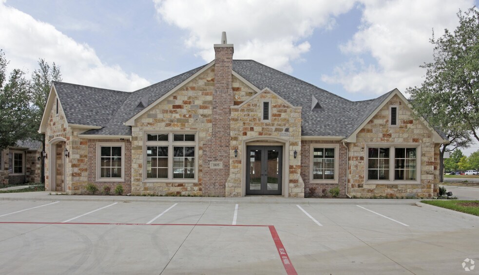 Primary Photo Of 1801-1805 Hinkle Dr, Denton Medical For Lease