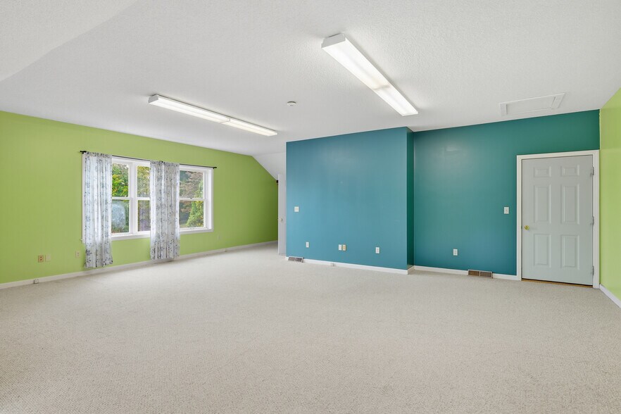 More Photos Of 131 Main St, Hatfield Loft Creative Space For Lease