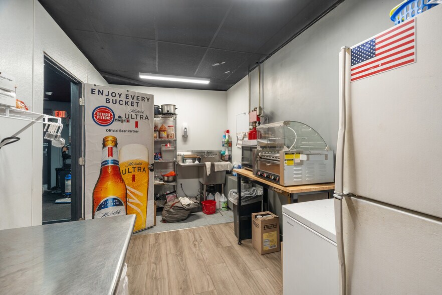 More Photos Of 220 Southfield Rd, Ecorse Storefront Retail Residential For Sale