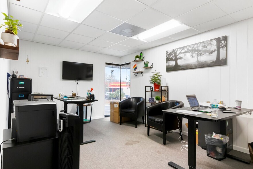 More Photos Of 2433 Gulf To Bay Blvd, Clearwater Storefront Retail Office For Lease