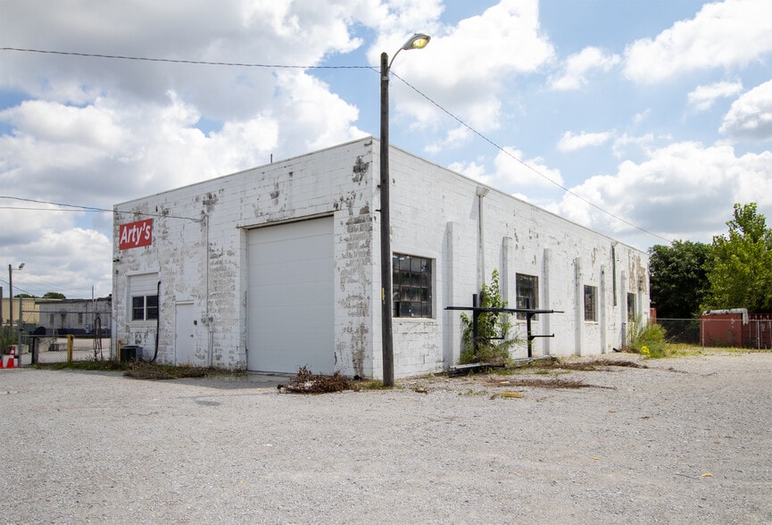 More Photos Of 1306 Bedford St, Indianapolis Warehouse For Sale