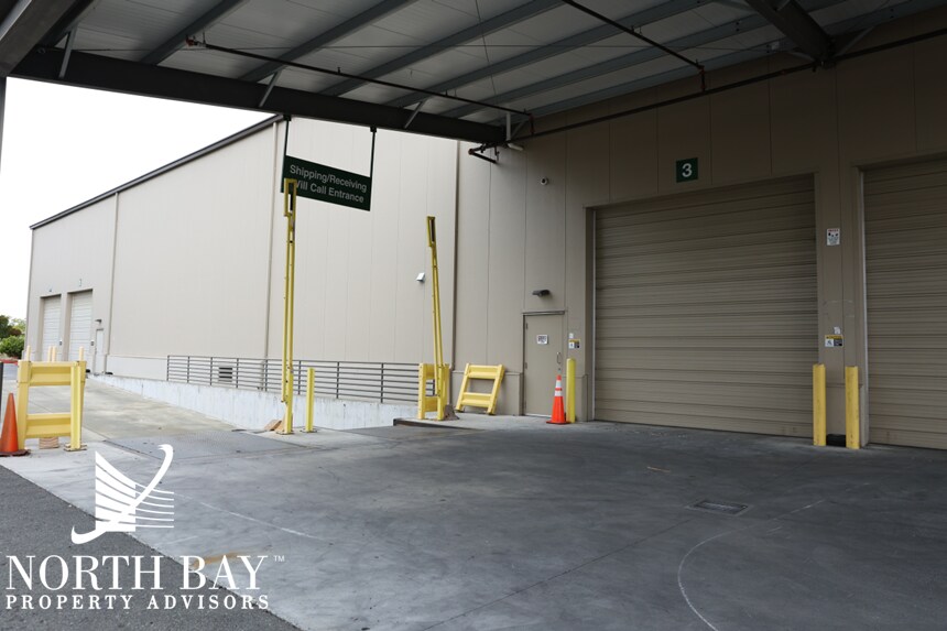 More Photos Of 3300 N Laughlin Rd, Santa Rosa Warehouse For Lease