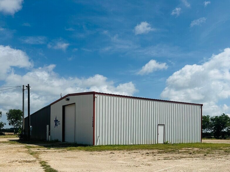 Primary Photo Of 1106 W Kilpatrick St, Cleburne Light Distribution For Lease