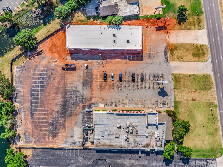 More Photos Of 4235 NW Expressway, Oklahoma City General Retail For Lease