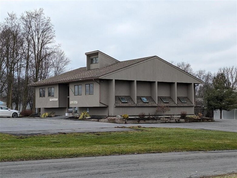 Primary Photo Of 4955 W Taft Rd, Liverpool Medical For Sale