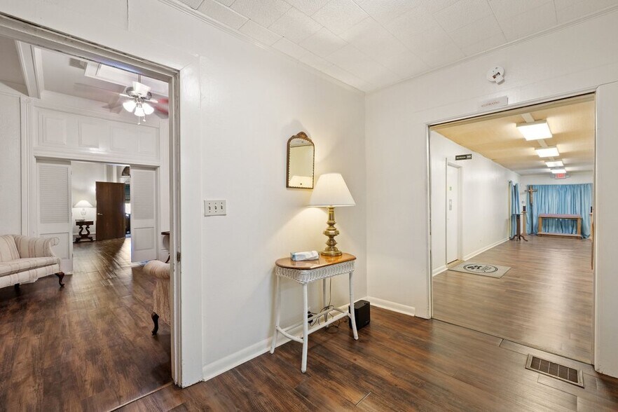 More Photos Of 503 Talbot St, Taylor Funeral Home For Sale