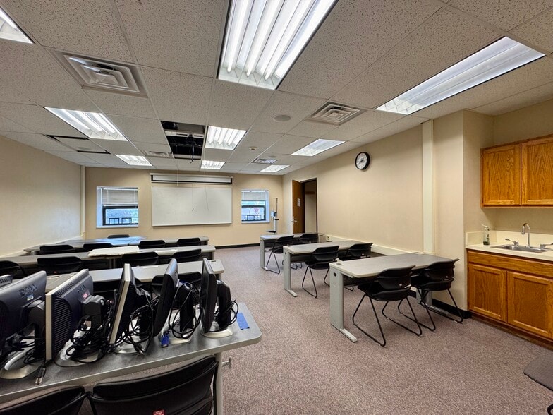 More Photos Of 208 S Johnson St, Macomb Schools For Sale