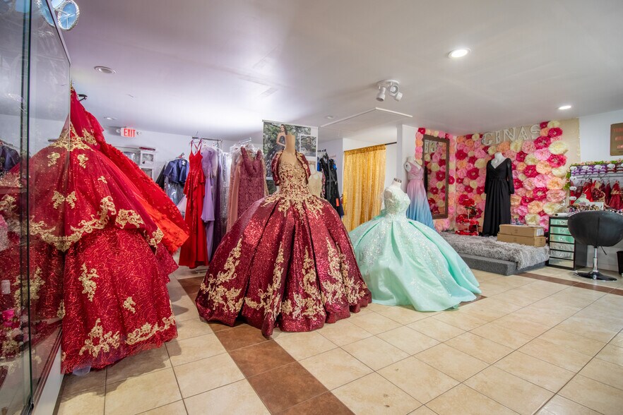 More Photos Of 518 Mill Ave, Conroe General Retail For Sale