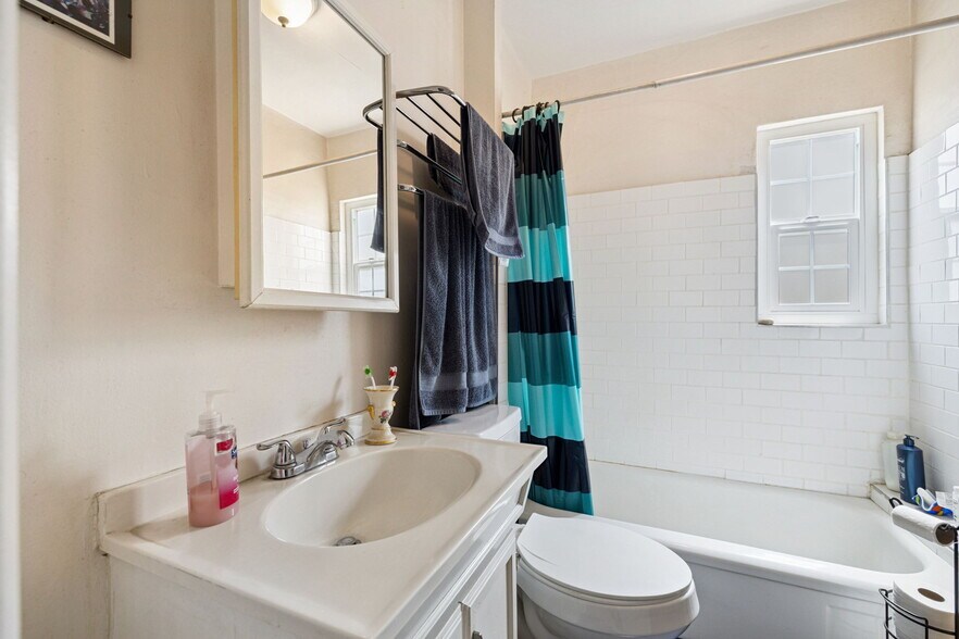 More Photos Of 1674 S Via Salida, Palm Springs Apartments For Sale