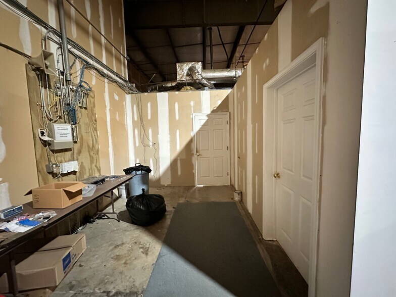 More Photos Of 1385 Weber Industrial Dr, Cumming Distribution For Lease