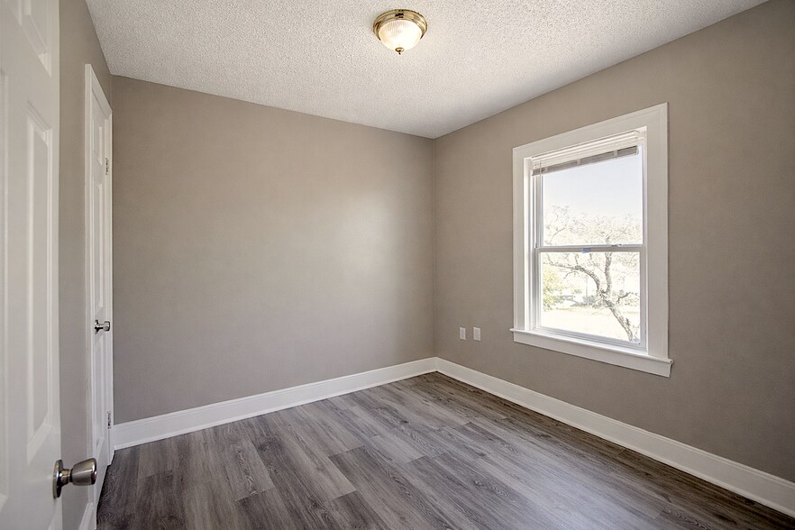 More Photos Of 25 Maynard Ct, Pontiac Apartments For Sale
