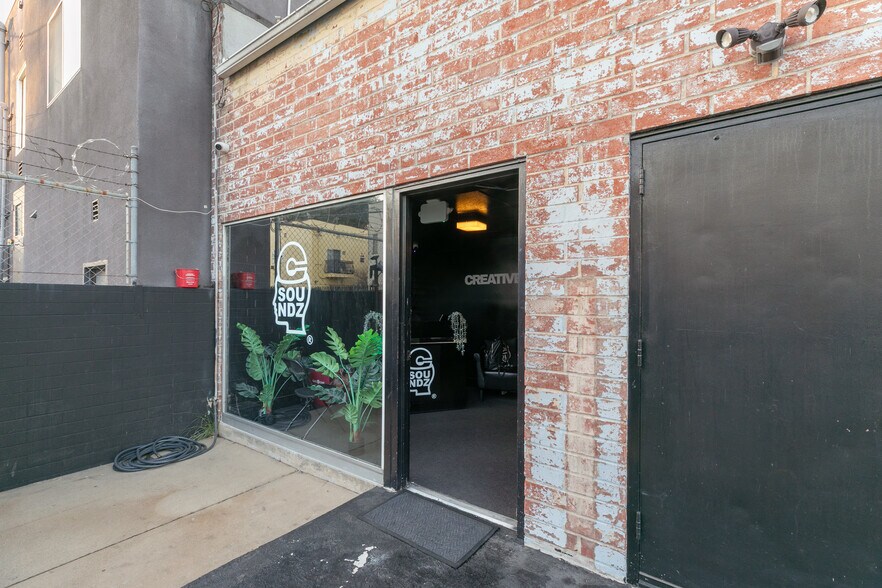 More Photos Of 6900 Melrose Ave, Los Angeles General Retail For Lease