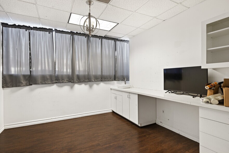 More Photos Of 6221 Wilshire Blvd, Los Angeles Medical For Lease