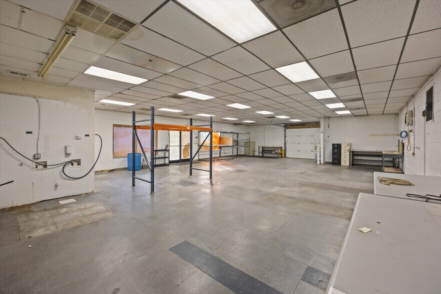 More Photos Of 2845 Western Ave, Knoxville Auto Repair For Sale