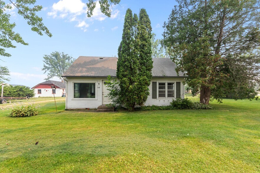 More Photos Of 138 E Front St, Marquette Trailer Camper Park For Sale