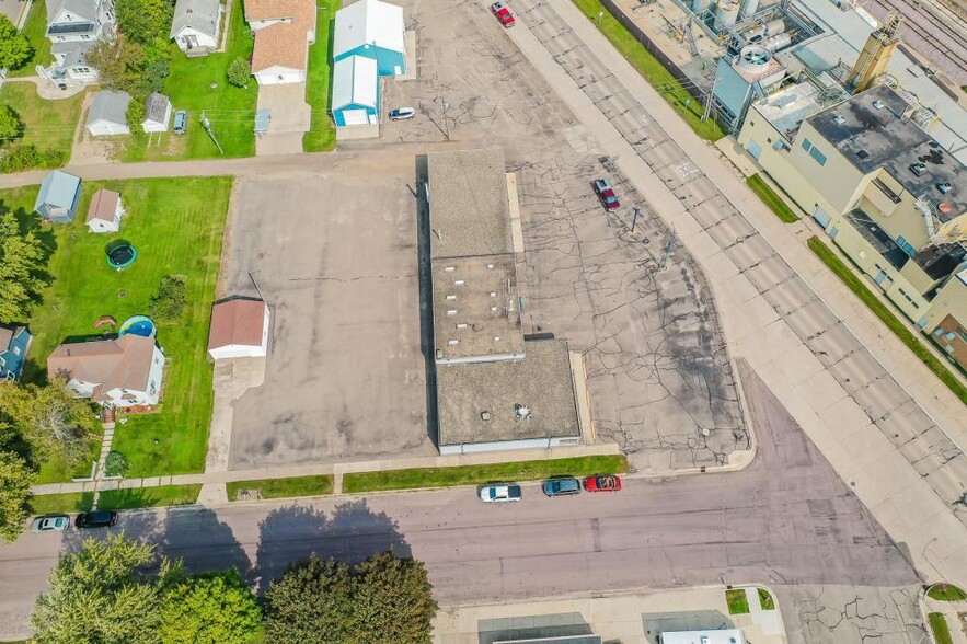 More Photos Of 206 N Highway Ave, Blooming Prairie Service For Sale