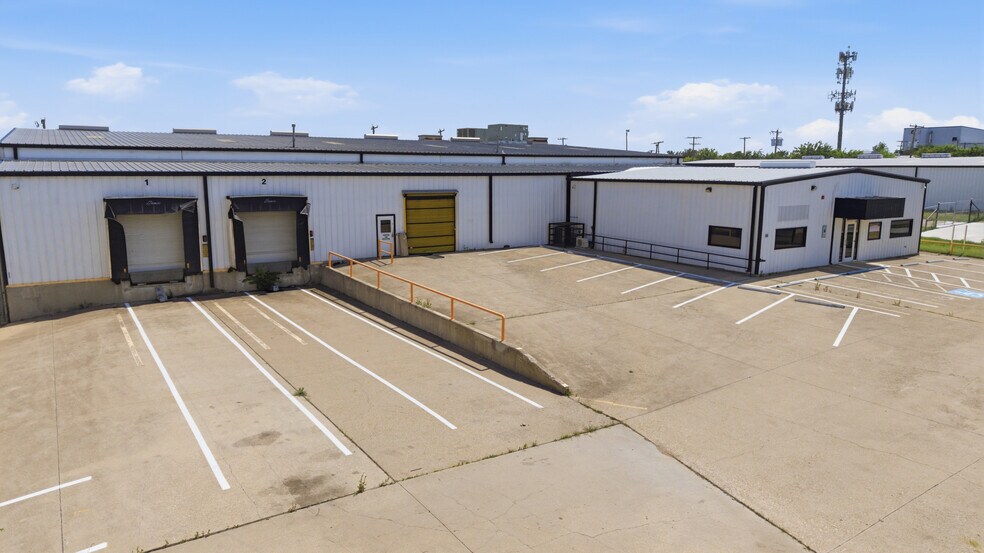 More Photos Of 1120 Commercial Blvd N, Arlington Warehouse For Lease