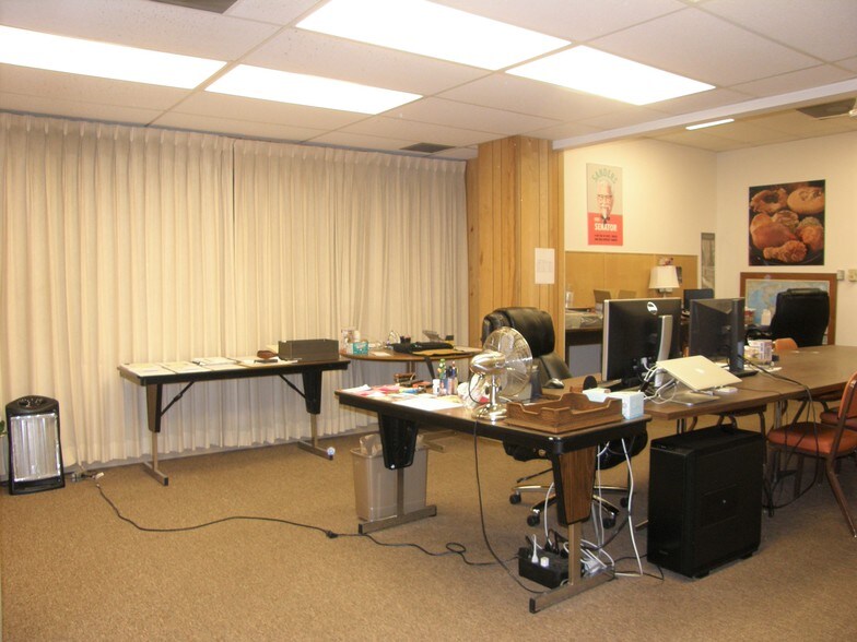 More Photos Of 2112 Industrial Dr, Niles Manufacturing For Sale