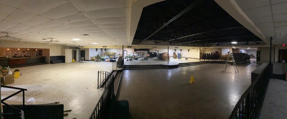 More Photos Of 4004 FM 974, Bryan Showroom For Lease