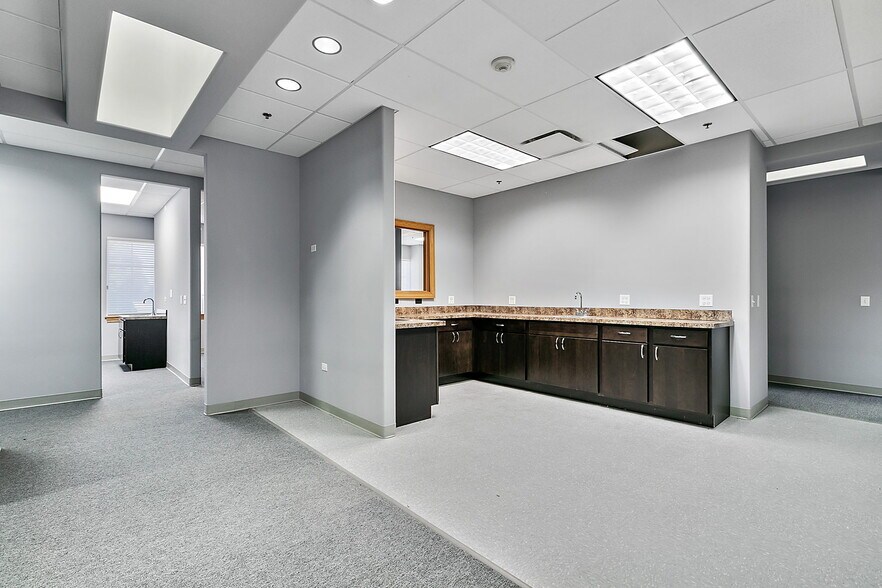 More Photos Of 1446 Merchant Dr, Algonquin Medical For Sale