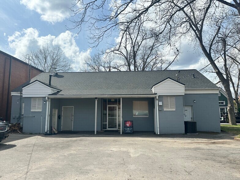 More Photos Of 118 S Main St, Greensboro Restaurant For Sale