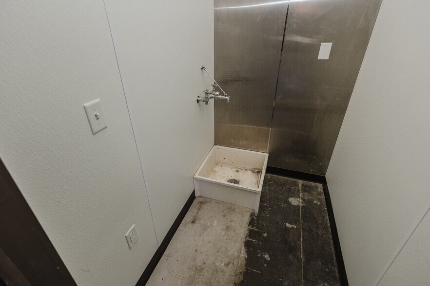 More Photos Of 1001 W Douglas Ave, Wichita Storefront For Sale