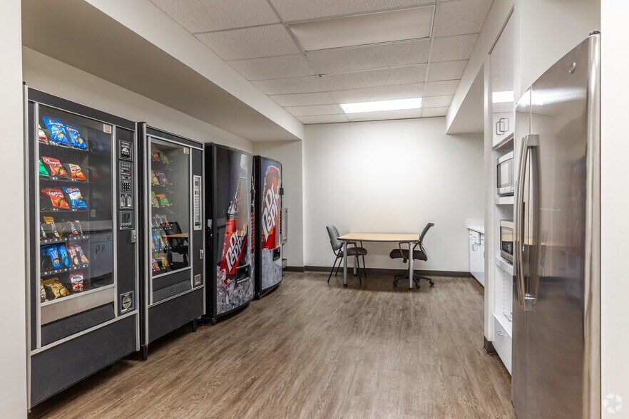 More Photos Of 1202 E Arapaho Rd, Richardson Unknown For Lease