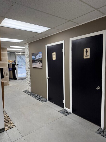 More Photos Of 2862-2898 NW 79th Ave, Miami Showroom For Lease