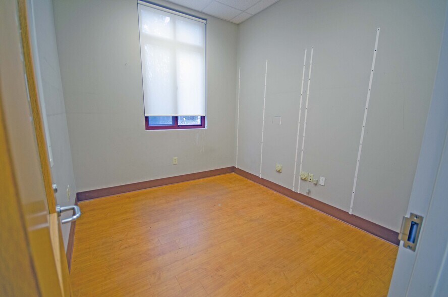 More Photos Of 1922 K M Wicker Memorial Dr, Sanford Medical For Lease