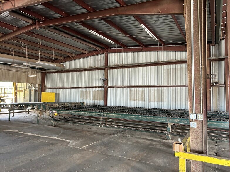 More Photos Of 351 Scottys Way, Bowling Green Service For Sale