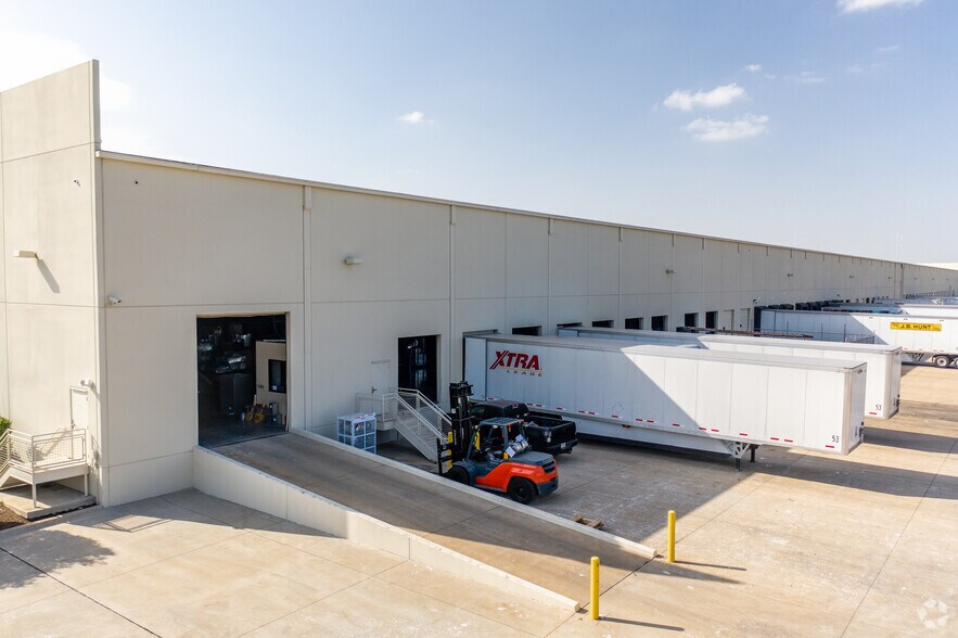 More Photos Of 2251 Picadilly Dr, Austin Warehouse For Lease