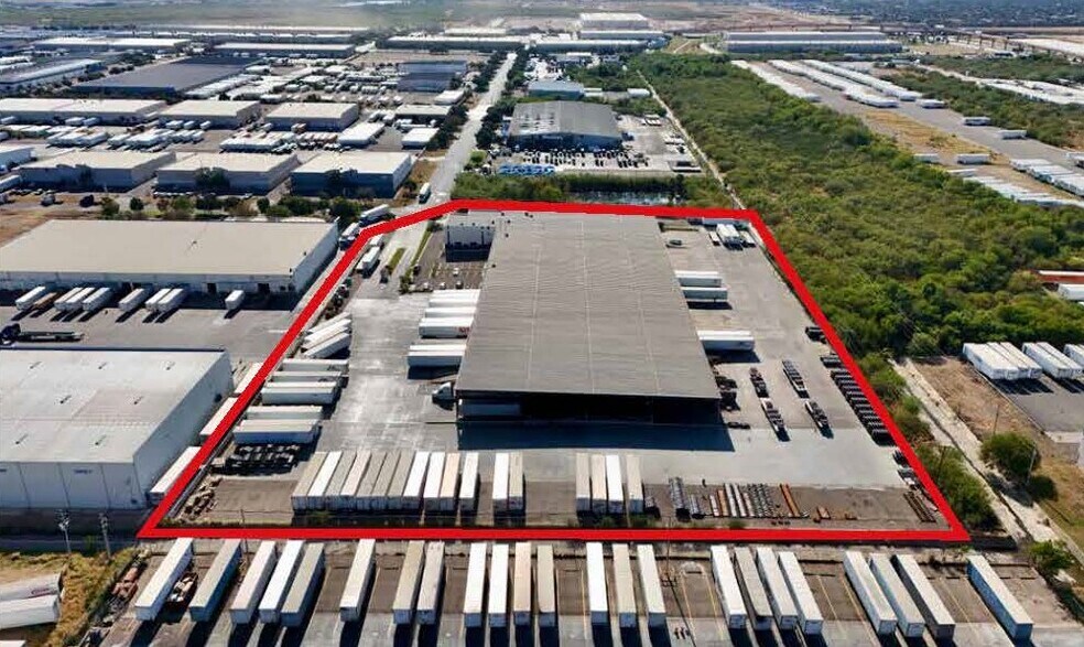 More Photos Of 12018 Auburn Rd, Laredo Distribution For Lease