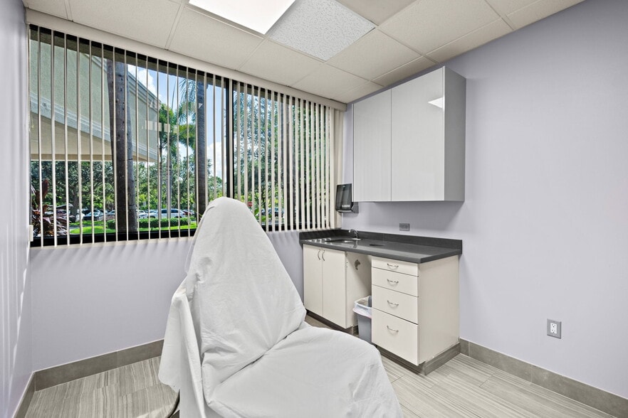 More Photos Of 9970 S Central Park Blvd, Boca Raton Medical For Lease