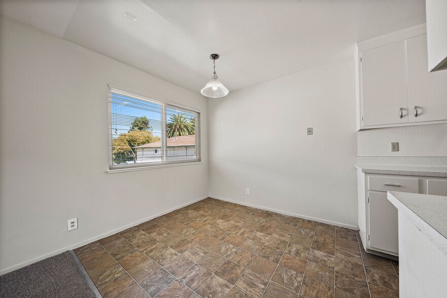 More Photos Of 620 Masonic Way, Belmont Apartments For Sale